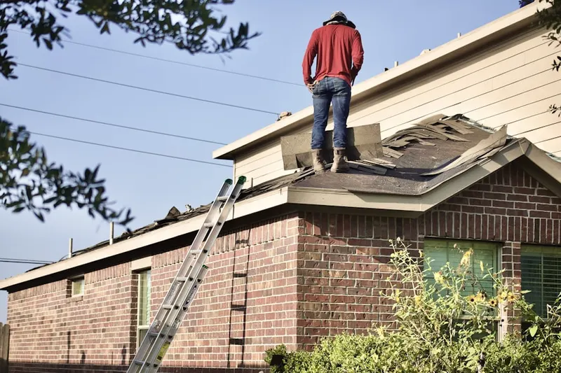 Professional roofer working on a residential roof in Los Nietos
